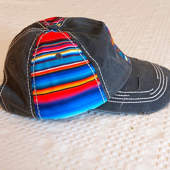 Unique cap - Picture 2 of 4